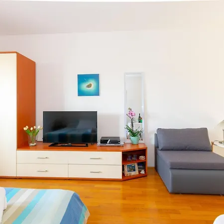 With Parking Space - 27690 פולה
