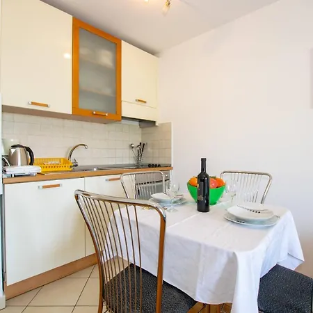 With Parking Space - 27690 פולה